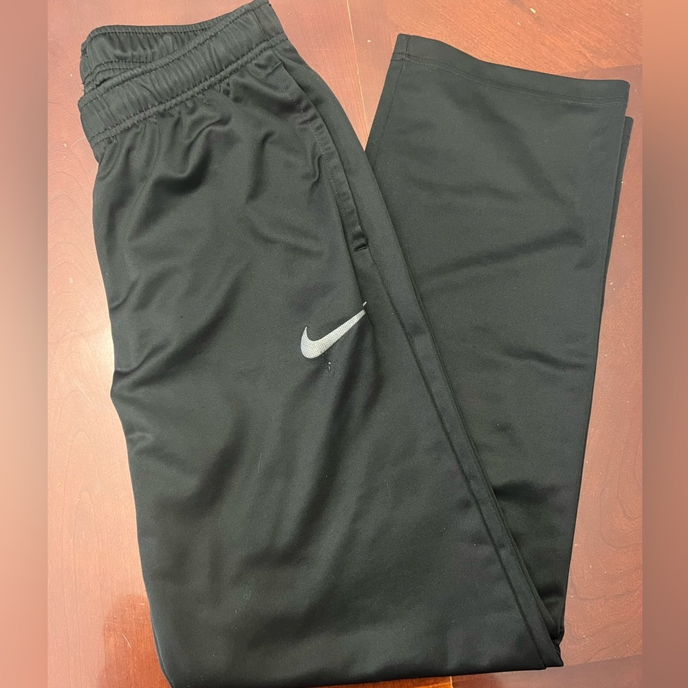 Black Dri-Fit Loose Leg Nike Sweatpants // size M